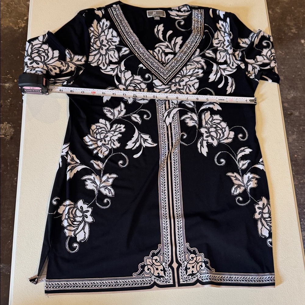 JM Collection Black and White Graphic Tunic with 3/4 Sleeves - Picture 6 of 6
